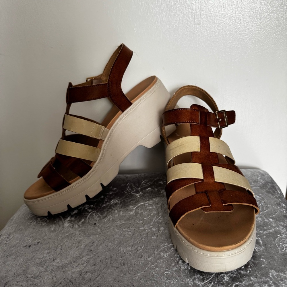 Dr. Scholl’s Wedge Platform Sandals Brown and Cream